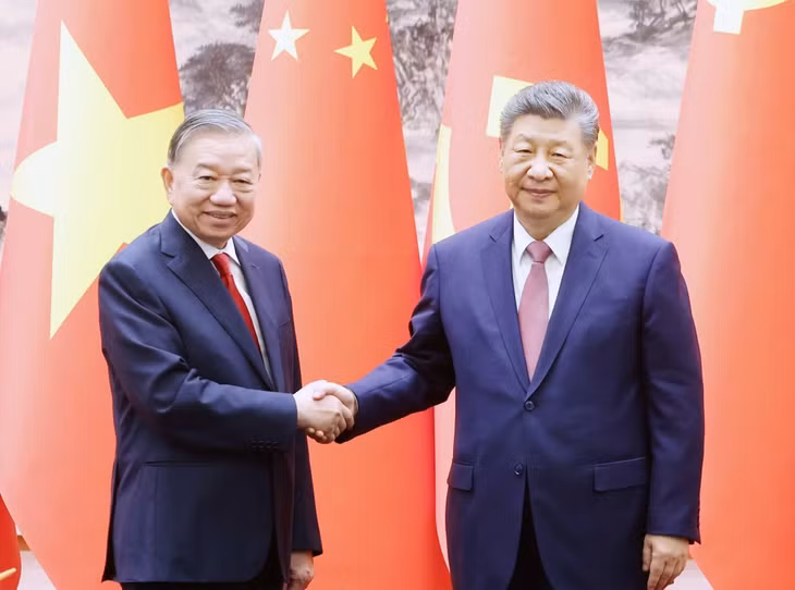 Tổng Bí thư, Chủ tịch nước Tô Lâm và Tổng Bí thư, Chủ tịch nước Trung Quốc Tập Cận Bình tại cuộc chứng kiến Lễ ký một số văn kiện hợp tác tiêu biểu giữa hai nước. (Ảnh: Thống Nhất – TTXVN)