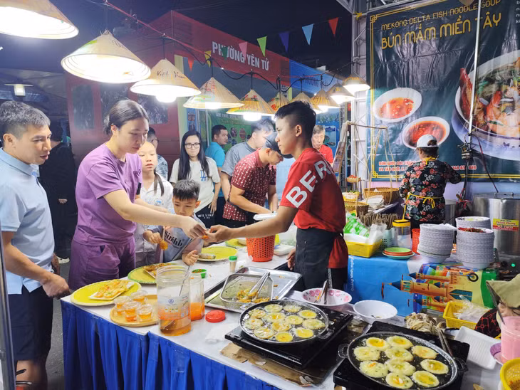 Không chỉ bày bán các đặc sản của Quảng Ninh, Phố ẩm thực quốc tế - Hạ Long 2026 còn giới thiệu các món ăn hấp dẫn từ mọi vùng miền cả nước.