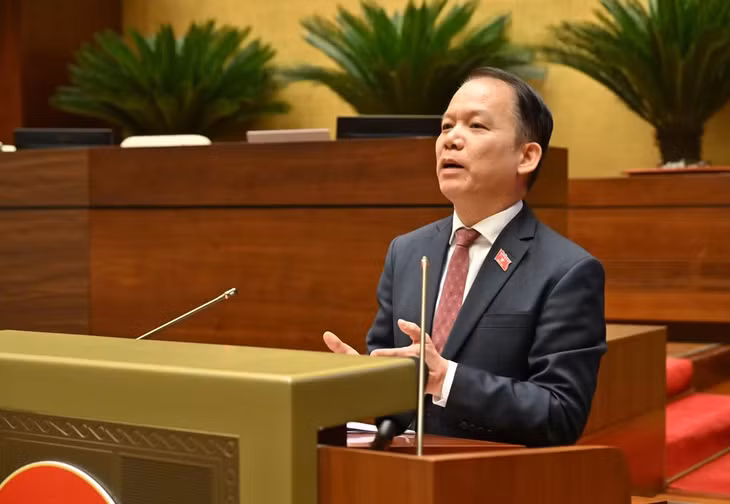 Bộ trưởng Tư pháp Hoàng Thanh Tùng phát biểu giải trình, làm rõ ý kiến đại biểu Quốc hội. (Ảnh: DUY LINH)