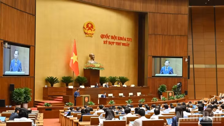 Quang cảnh phiên họp ở hội trường chiều 8/4. (Ảnh: THỦY NGUYÊN)