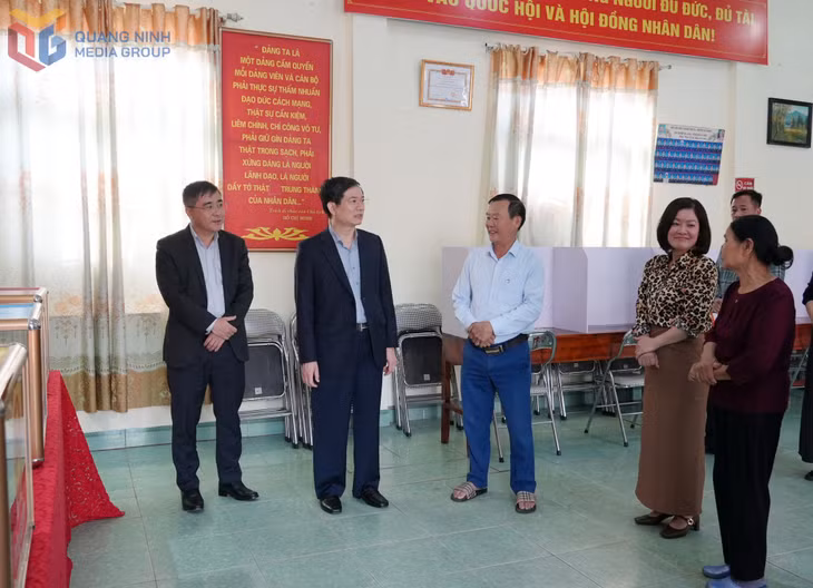 Thường trực Uỷ ban MTTQ tỉnh giám sát công tác chuẩn bị bầu cử ĐBQH khóa XVI và đại biểu HĐND các cấp nhiệm kỳ 2026-2031 tại khu vực bỏ phiếu số 1, phường Hà Tu.&nbsp;