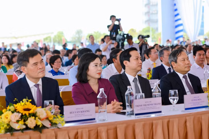 Thủ tướng Chính phủ dự Lễ khởi công Dự án tuyến đường sắt tốc độ cao Hà Nội – Quảng Ninh ảnh 6 Thủ tướng Chính phủ dự Lễ khởi công Dự án tuyến đường sắt tốc độ cao Hà Nội – Quảng Ninh ảnh 6