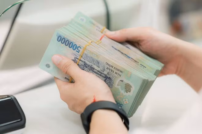 Bộ Nội vụ đề xuất trách nhiệm thi hành của Bộ trưởng Bộ Tài chính khi lương cơ sở dự kiến tăng từ 1/7. Ảnh: VGP