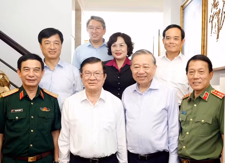Tổng Bí thư, Chủ tịch nước Tô Lâm cùng Đoàn công tác Trung ương đến thăm nguyên Chủ tịch nước Trương Tấn Sang. (Ảnh: TTXVN)