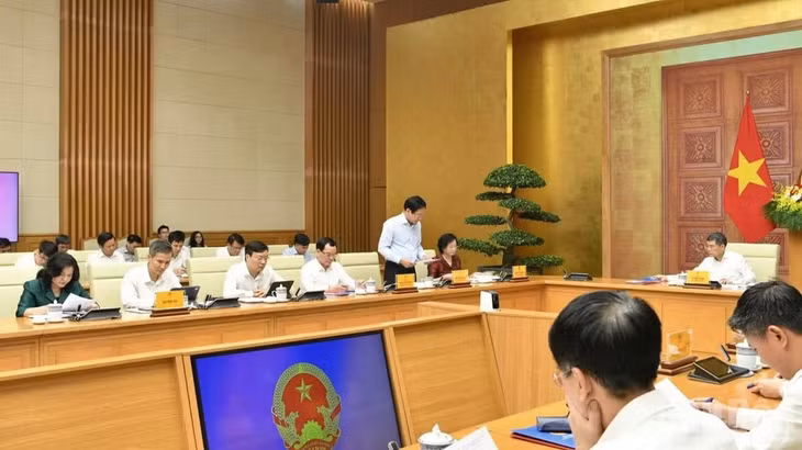 Lãnh đạo các bộ, ngành báo cáo Thủ tướng Chính phủ tại cuộc làm việc. (Ảnh: THANH GIANG)