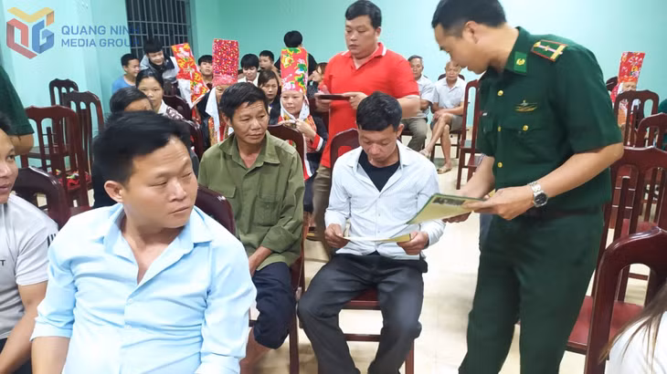 Đồn BPCK Hoành Mô tuyên truyền, phổ biến pháp luật cho nhân dân.