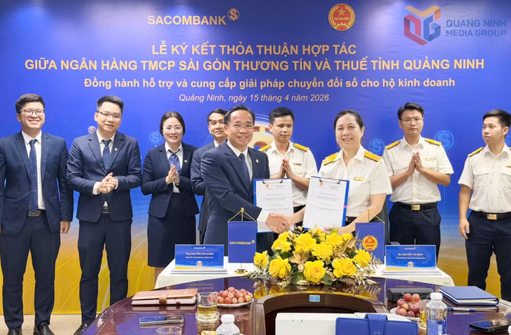 Quang cảnh lễ ký kết giữa Thuế tỉnh Quảng Ninh và Sacombank chi nhánh Quảng Ninh về đồng hành, hỗ trợ cung cấp các giải pháp chuyển đổi số cho hộ kinh doanh.