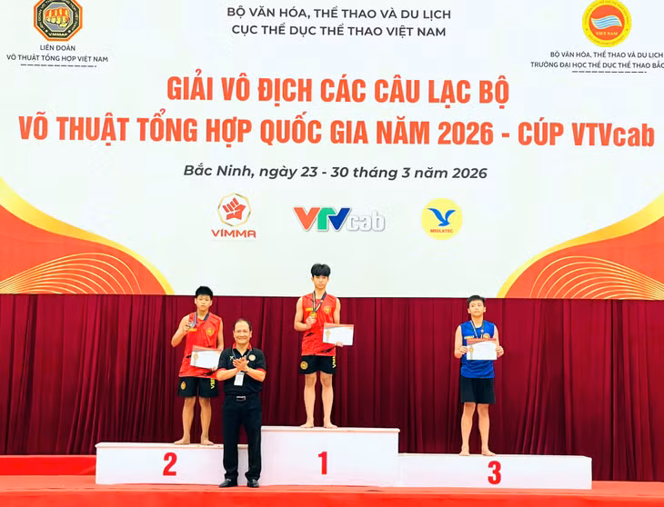 VĐV Nguyễn Hải Nam (bục số 1) giành HCV hạng cân 55kg, lứa tuổi U14.