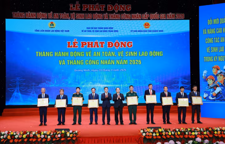 Các tập thể và cá nhân có thành tích trong phong trào Đảm bảo ATVSLĐ trên địa bàn tỉnh Quảng Ninh được nhận Bằng khen của UBND tỉnh.