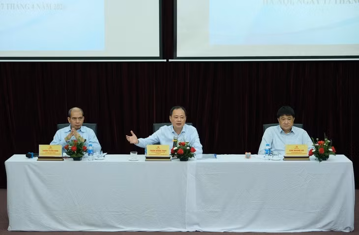GS.TS Trần Hồng Thái, Chủ tịch Viện Hàn lâm Khoa học và Công nghệ Việt Nam, Phó Trưởng Ban Chính sách chiến lược Trung ương (giữa) phát biểu tại Hội nghị - Ảnh: VGP/TG