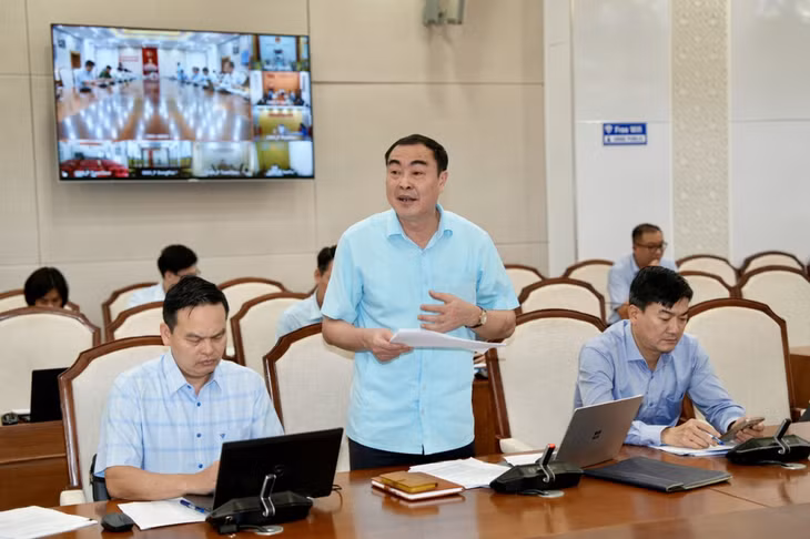 Lãnh đạo Sở Nông nghiệp và Môi trường báo cáo công tác triển khai GPMB dự án.