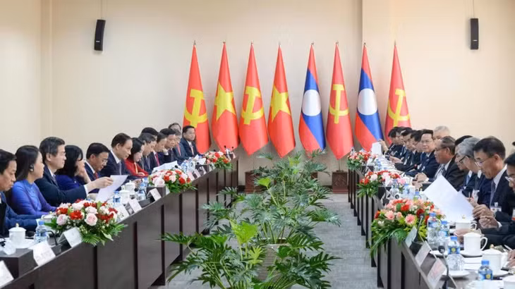 Thường trực Ban Bí thư Trần Cẩm Tú hội đàm với Thường trực Ban Bí thư Đảng Nhân dân Cách mạng Lào Vilay Lakhamphong. (Ảnh: TIỂU PHƯƠNG-TRỊNH DŨNG)