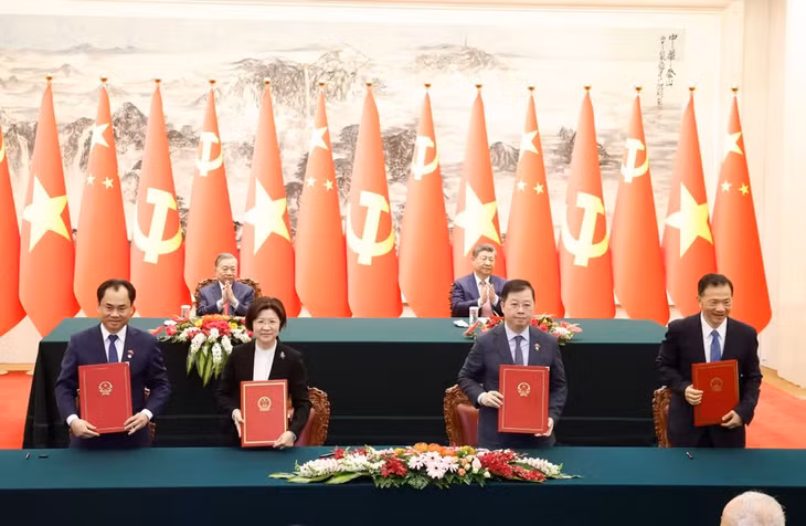 Lễ ký Nghị định thư về yêu cầu kiểm dịch thực vật đối với việc xuất khẩu quả bưởi và quả chanh giữa Bộ Nông nghiệp và Môi trường Việt Nam và Tổng cục Hải quan Trung Quốc; ký Thỏa thuận tăng cường hợp tác Văn hóa Nghệ thuật năm 2026 - 2027 giữa Đài Truyền hình Việt Nam và Đài Phát thanh truyền hình Trung ương Trung Quốc. Ảnh: Thống Nhất/TTXVN