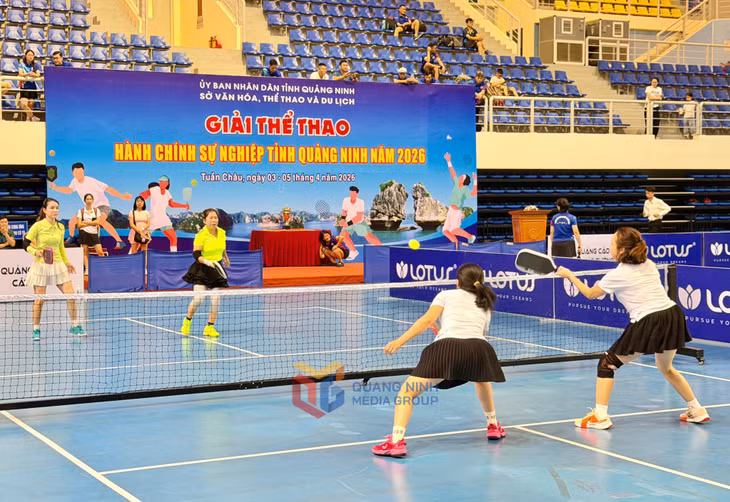 Các VĐV nữ trong một trận Pickleball.