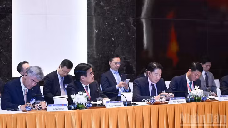 Các đại biểu tham dự Toạ đàm. (Ảnh: TRẦN HẢI)