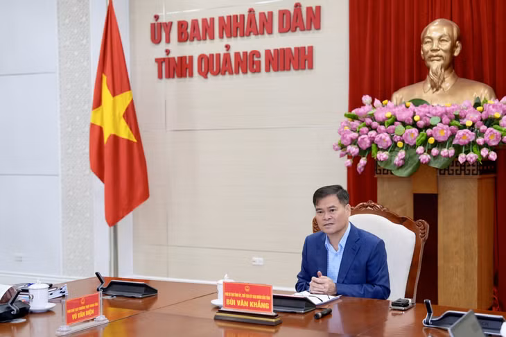 Đồng chí Bùi Văn Khắng, Phó Bí thư Tỉnh ủy, Chủ tịch UBND tỉnh, chủ trì buổi làm việc.