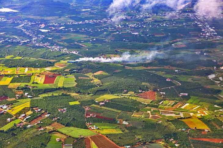 Nắng sớm cao nguyên - Ảnh: TRƯƠNG VĂN HÙNG