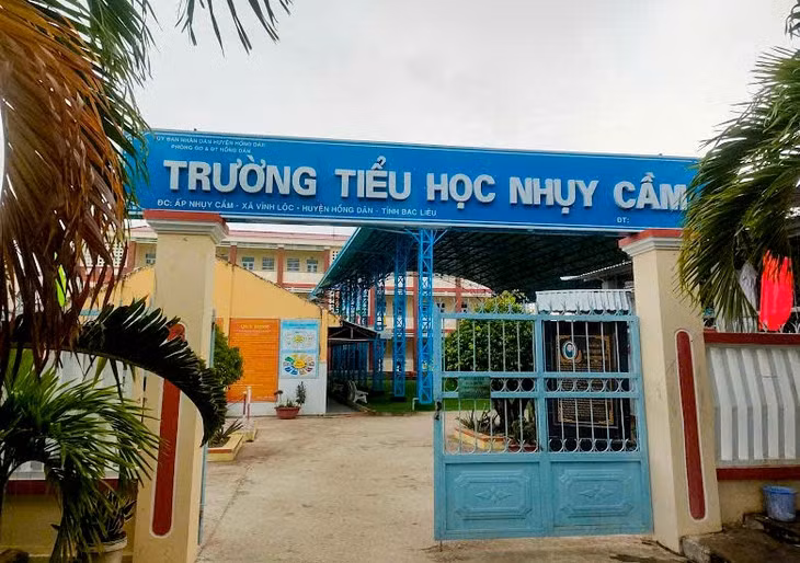 Trường tiểu học Nhụy Cầm, xã Vĩnh Lộc, tỉnh Cà Mau có nhiều học sinh phải nhập viện vì ăn thức ăn 0 đồng - Ảnh: CTV