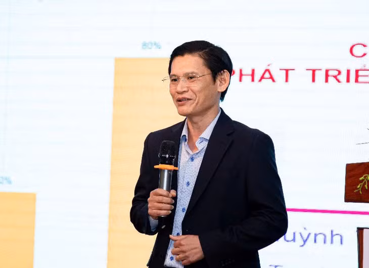 Chuyên gia kinh tế, TS. Huỳnh Thanh Điền cho rằng tăng trưởng trên 10% là yêu cầu cần thiết để Việt Nam vượt bẫy thu nhập trung bình và tiến tới mục tiêu trở thành quốc gia phát triển vào năm 2045