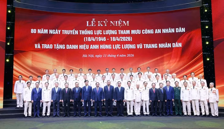 Các đại biểu dự buổi lễ chụp ảnh lưu niệm - Ảnh: VGP/Vũ Phong