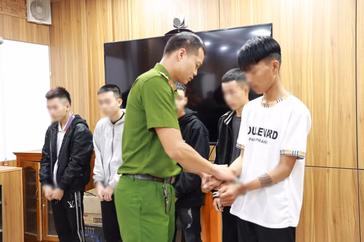 Những thanh niên bị Cơ quan cảnh sát điều tra Công an tỉnh Quảng Trị khởi tố và bắt tạm giam vì hành vi gây rối trật tự công cộng - Ảnh: T.G.