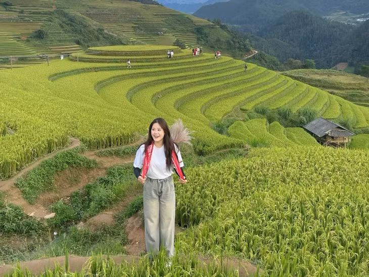 Người trẻ ngày càng chú trọng chụp ảnh khi du lịch. Ảnh: Thanh Hằng