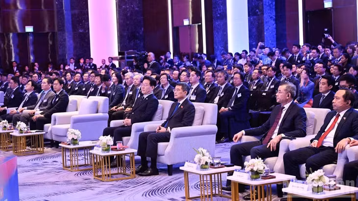 Thủ tướng Chính phủ Lê Minh Hưng và Tổng thống Hàn Quốc Lee Jae Myung cùng các đại biểu tham dự Diễn đàn Kinh tế Việt Nam-Hàn Quốc. (Ảnh: Trần Hải)