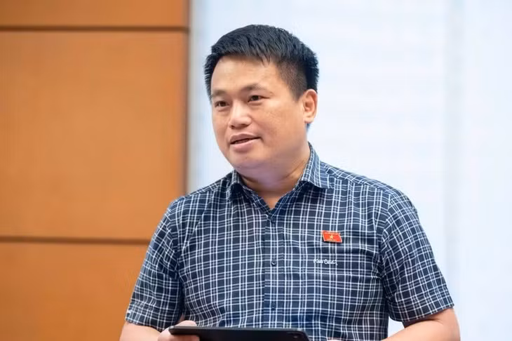 Đại biểu Đặng Ngọc Huy đề nghị khởi công ngay hệ thống kho dự trữ xăng dầu quốc gia độc lập.