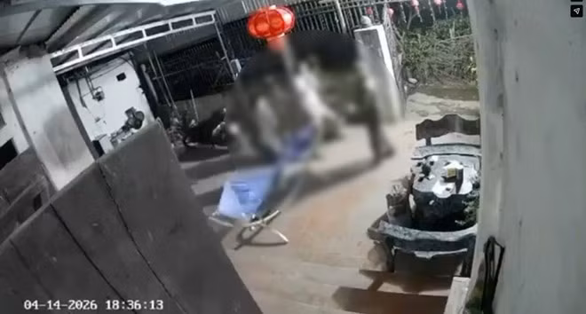 Công an tỉnh Ninh Bình điều tra vụ việc khiến 1 người đàn ông tử vong ở xã Liêm Hà. Ảnh: Cắt từ clip