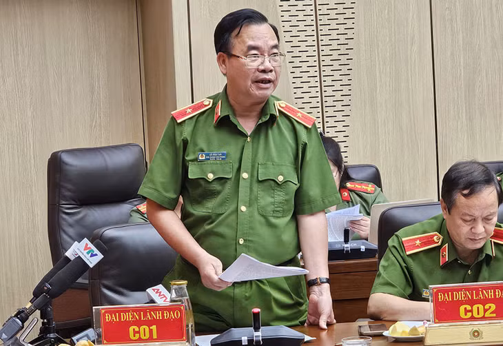 Đại diện C01 trả lời tại buổi họp báo chiều 3.4. Ảnh: Quang Việt