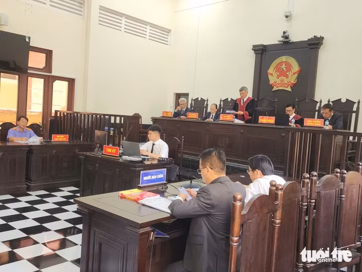 Hội đồng xét xử tuyên án đối với bị cáo Trang - Ảnh: HOÀI THƯƠNG