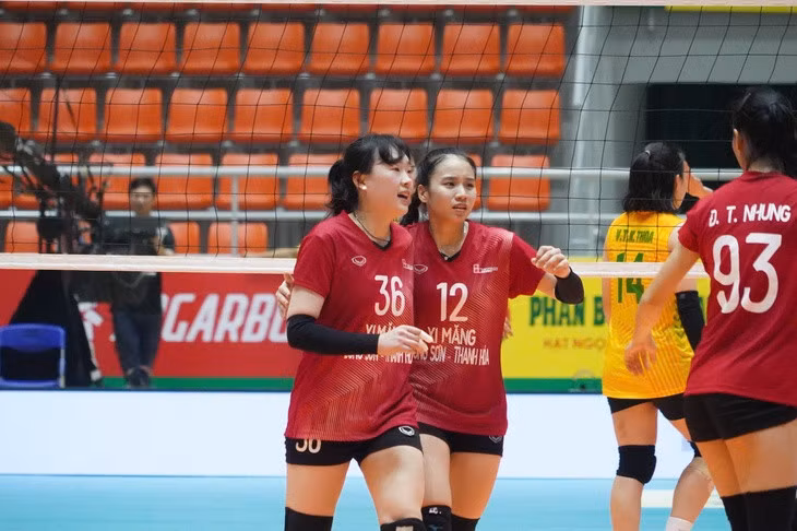 Cai Xiaoqing (số 36) cùng XMLS Thanh Hóa thi đấu quá "cháy" - Ảnh: THU THẢO