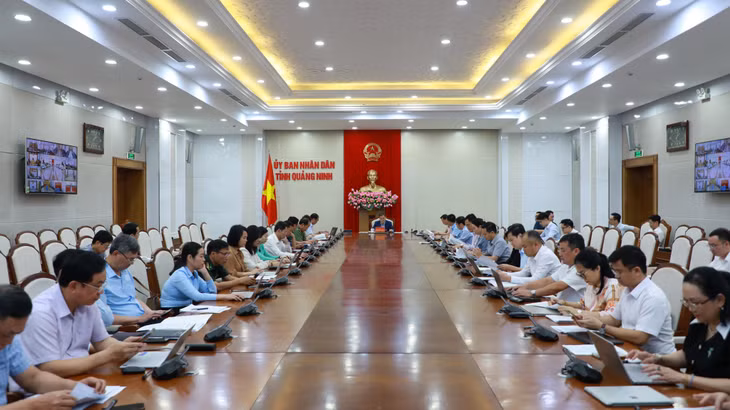 Quang cảnh cuộc họp.