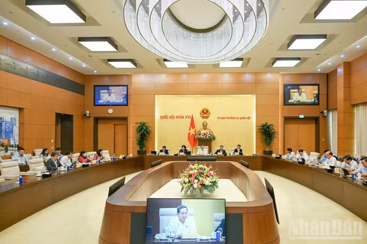 Quang cảnh phiên họp. (Ảnh: DUY LINH)