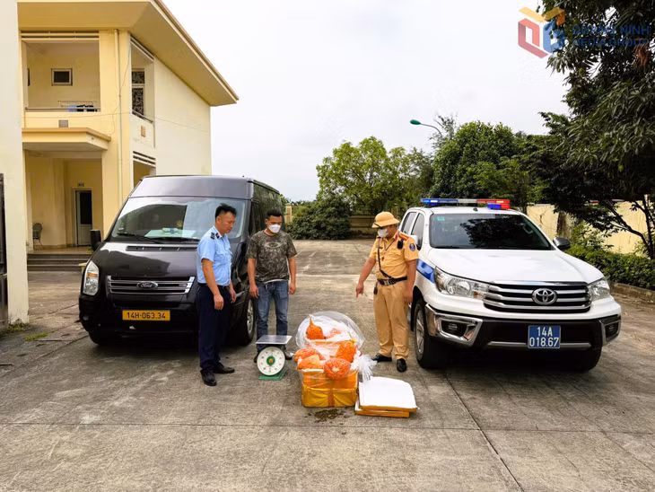 Đội CSGT đường bộ số 1, phòng CSGT phối hợp Đội quản lý thị trường số 6, Chi cục Quản lý thị trường tỉnh tiếp tục xác minh, xử lý số hàng theo quy định.