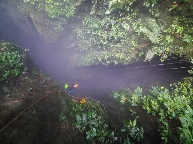 Đoàn thám hiểm hang động Anh gồm 10 chuyên gia đã phát hiện thêm nhiều hang động tại Vườn quốc gia Phong Nha - Kẻ Bàng. Ảnh: Vườn quốc gia Phong Nha - Kẻ Bàng