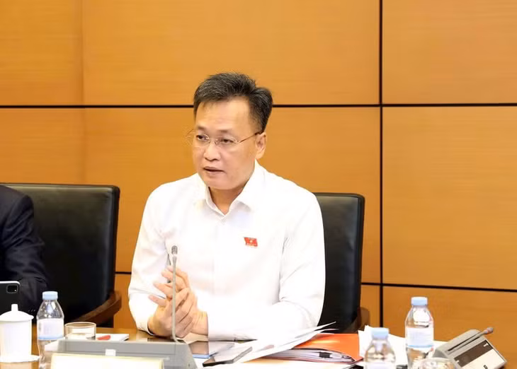Tổng Kiểm toán nhà nước Nguyễn Hữu Nghĩa nêu ý kiến thảo luận tổ. (Ảnh: T. Thành)