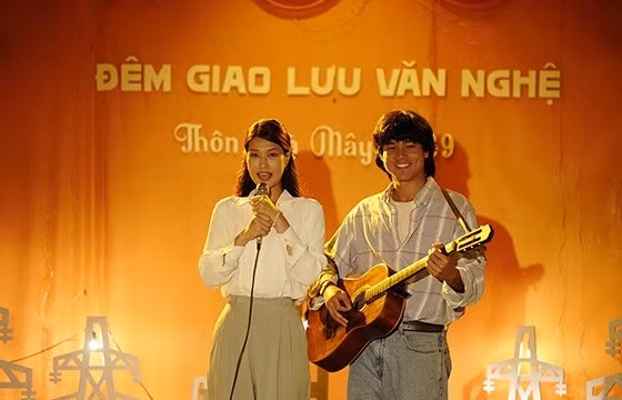 Hẹn em ngày nhật thực kể câu chuyện tình yêu bị chia cắt bởi những định kiến.