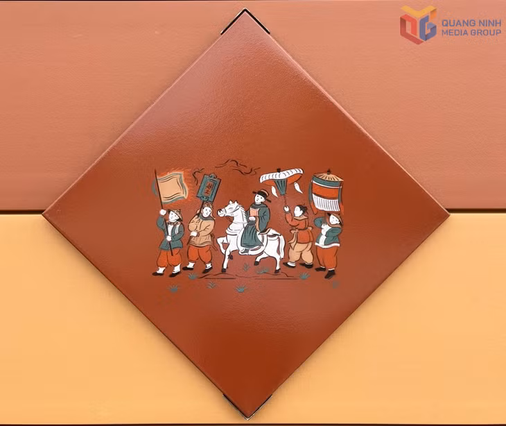 Tranh "Vinh quy bái tổ" được in lên sản phẩm gốm trang trí.