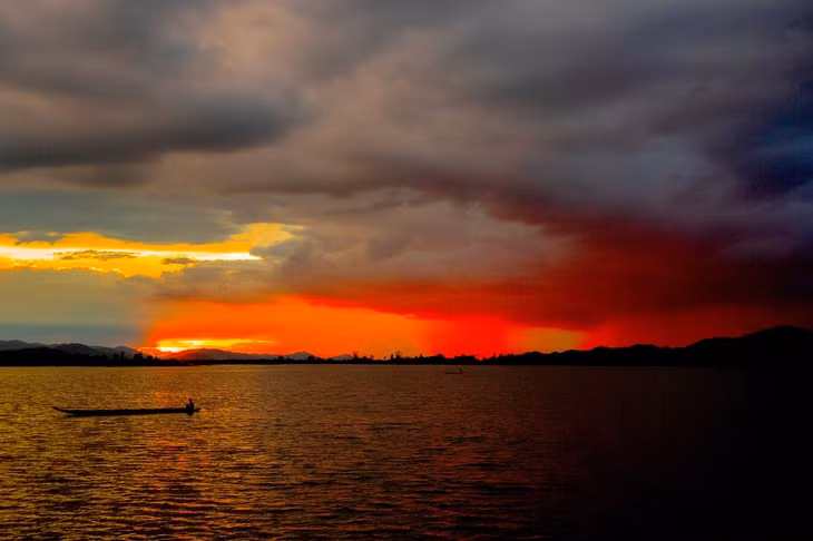 Cho kịp cơn giông - Ảnh: TRƯƠNG VĂN HÙNG