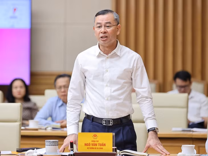 Bộ trưởng Bộ Tài chính Ngô Văn Tuấn báo cáo tại cuộc làm việc - Ảnh: VGP/Nhật Bắc