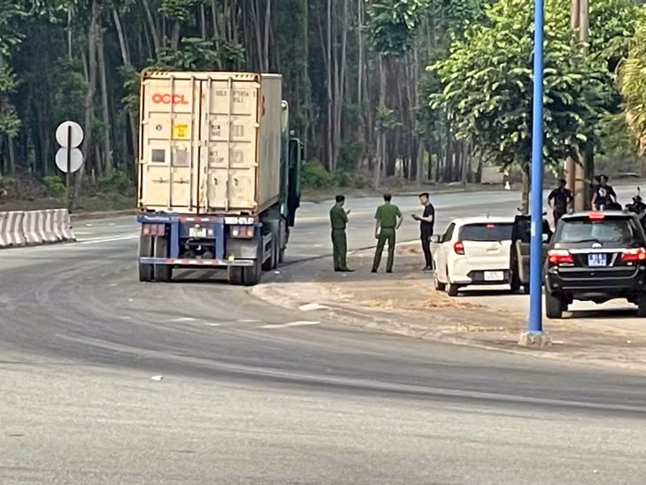 Công an đang điều tra làm rõ vụ tai nạn. Ảnh: Đình Trọng