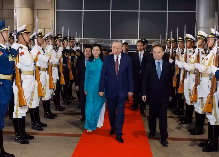 Lễ tiễn Tổng Bí thư, Chủ tịch nước Tô Lâm và Phu nhân tại Ga Bắc Kinh Tây, Thủ đô Bắc Kinh. (Ảnh: TTXVN)