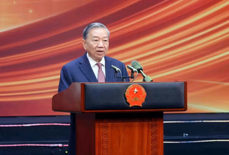 Tổng Bí thư, Chủ tịch nước Tô Lâm biểu dương thành tích, kết quả của lực lượng tham mưu CAND đã góp phần quan trọng giữ vững môi trường hòa bình, ổn định, an ninh, an toàn để xây dựng và phát triển đất nước - Ảnh: VGP/Vũ Phong