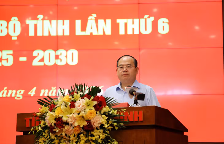 Đồng chí Quản Minh Cường, Ủy viên Trung ương Đảng, Bí thư Tỉnh ủy, Trưởng Đoàn ĐBQH tỉnh, phát biểu chỉ đạo tại hội nghị.