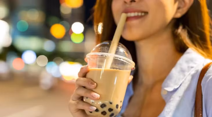 Biết cách uống bạn có thể tự tin thưởng thức ly trà sữa yêu thích mà không phải lo lắng về những tác động tiêu cực đến vóc dáng