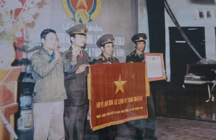 Phòng An ninh nội địa (Công an tỉnh) nhận danh hiệu Anh hùng Lực lượng vũ trang nhân dân.