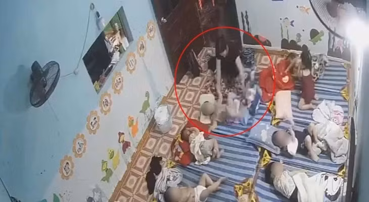Video ghi lại cảnh người phụ nữ nghi bạo hành trẻ tại Hưng Yên