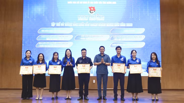 Các tập thể