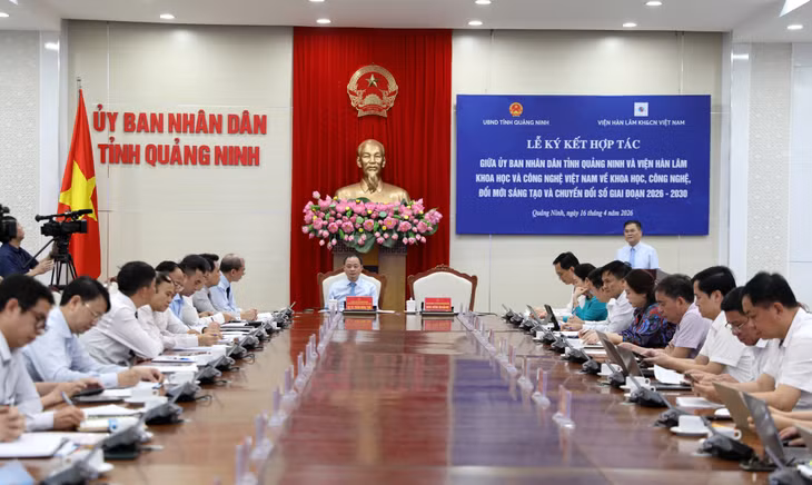 Quang cảnh lễ ký kết.